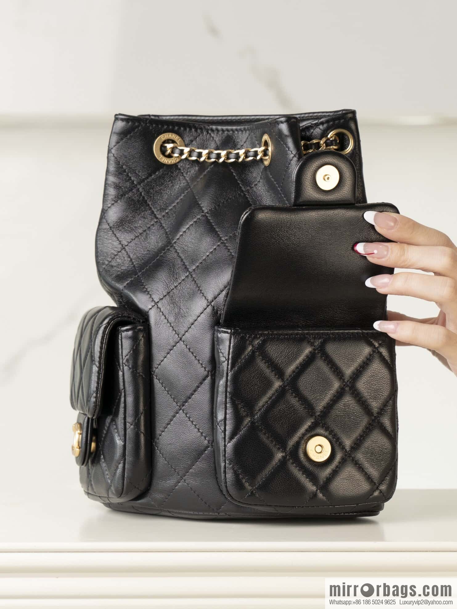 𝐂𝐡𝐚𝐧𝐞𝐥 𝟐𝟓𝐜 early spring vacation series, backpack, black gold 🖤 AS5310