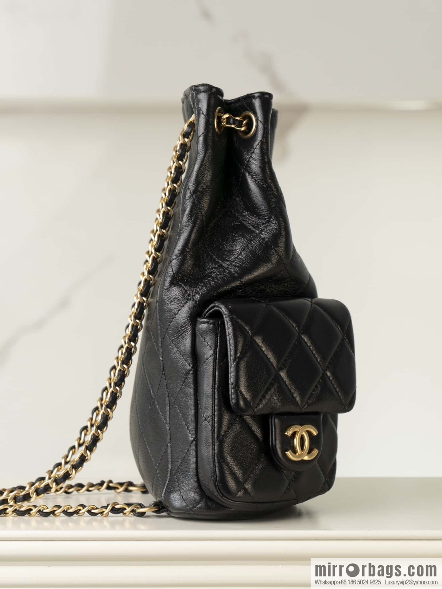 𝐂𝐡𝐚𝐧𝐞𝐥 𝟐𝟓𝐜 early spring vacation series, backpack, black gold 🖤 AS5310