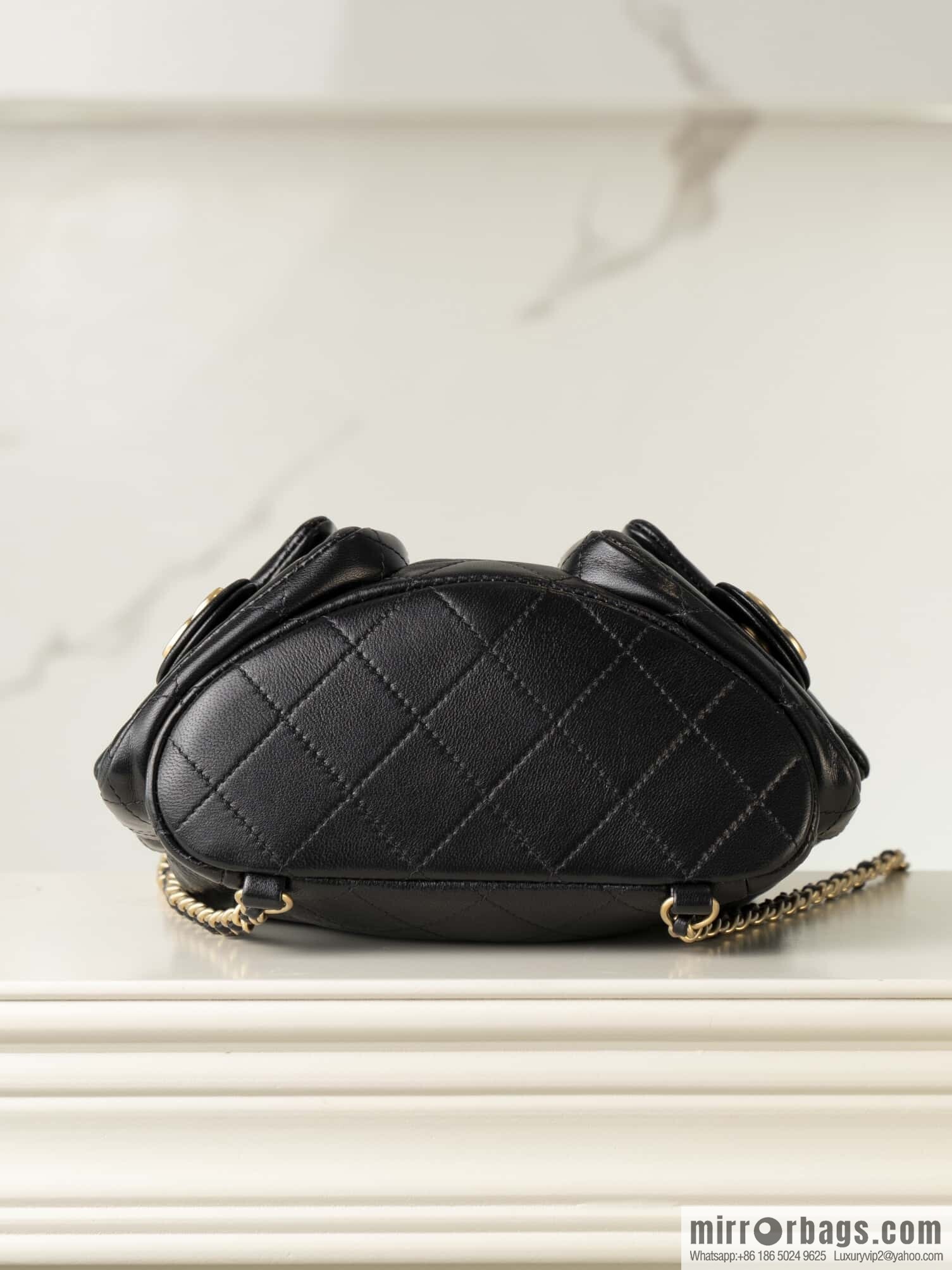 𝐂𝐡𝐚𝐧𝐞𝐥 𝟐𝟓𝐜 early spring vacation series, backpack, black gold 🖤 AS5310