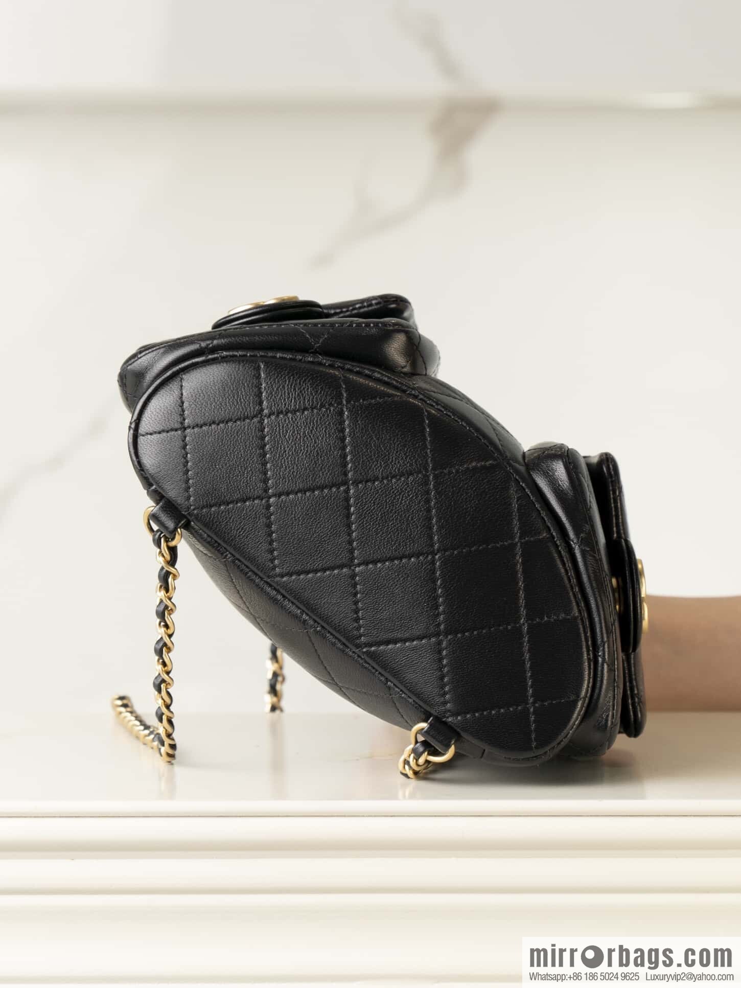 𝐂𝐡𝐚𝐧𝐞𝐥 𝟐𝟓𝐜 early spring vacation series, backpack, black gold 🖤 AS5310