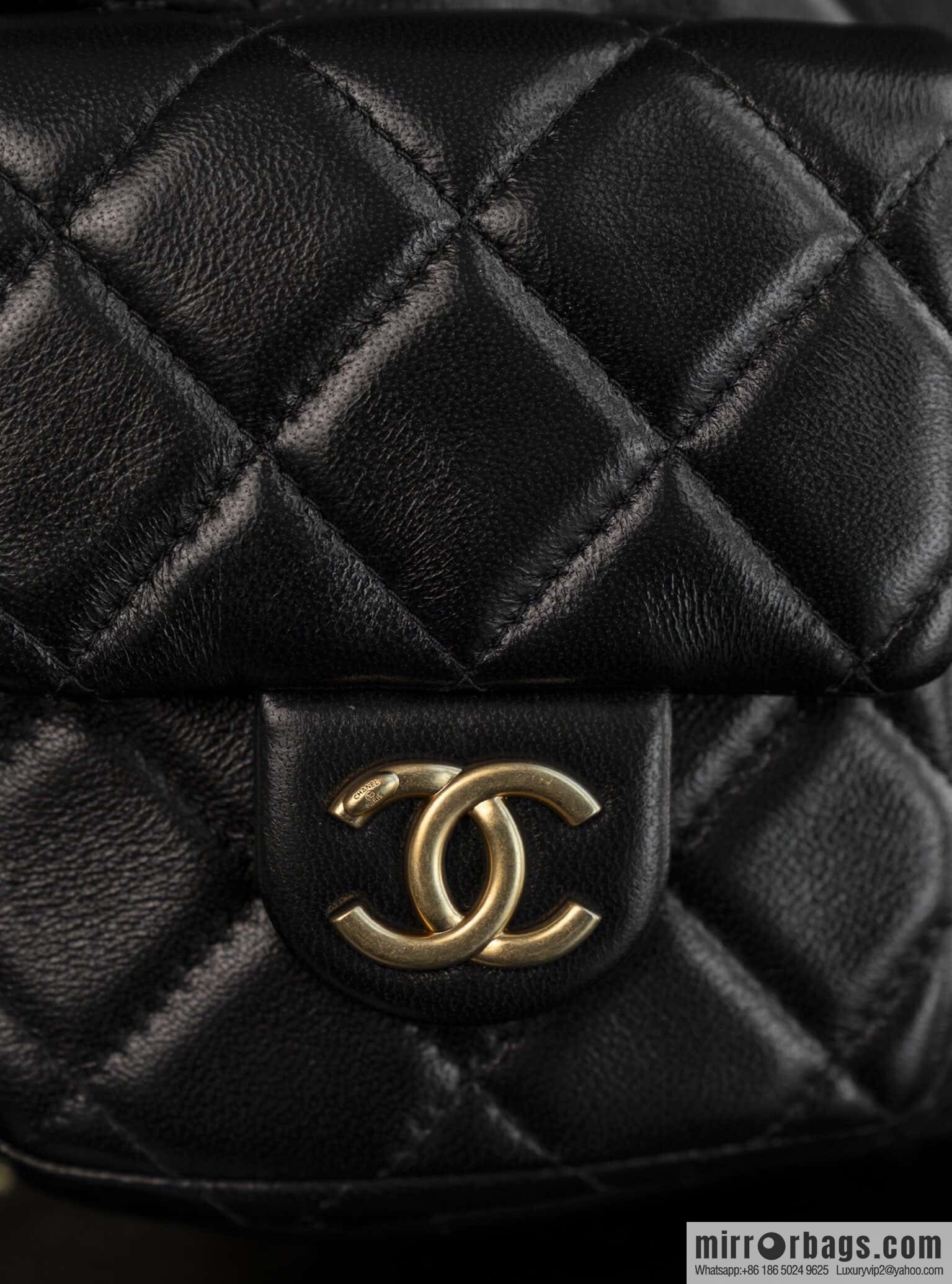 𝐂𝐡𝐚𝐧𝐞𝐥 𝟐𝟓𝐜 early spring vacation series, backpack, black gold 🖤 AS5310