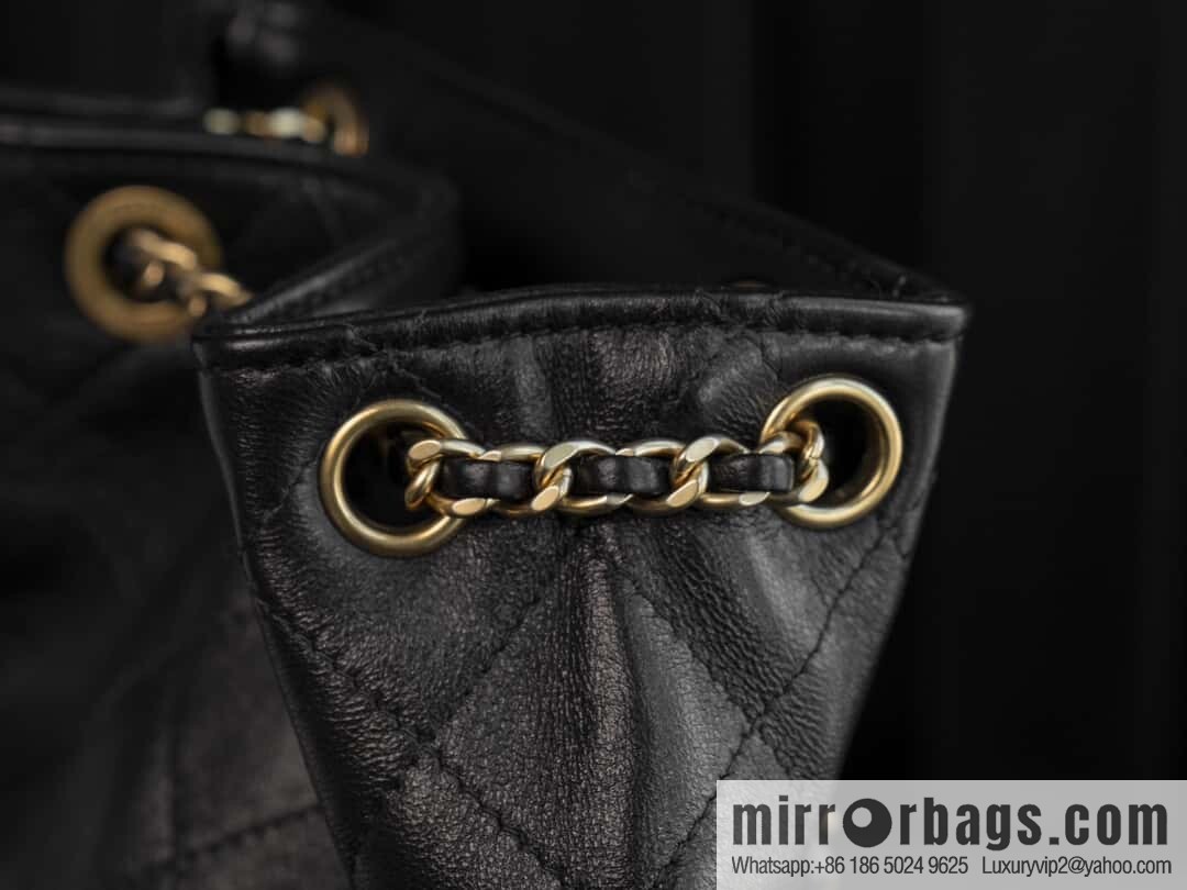 𝐂𝐡𝐚𝐧𝐞𝐥 𝟐𝟓𝐜 early spring vacation series, backpack, black gold 🖤 AS5310