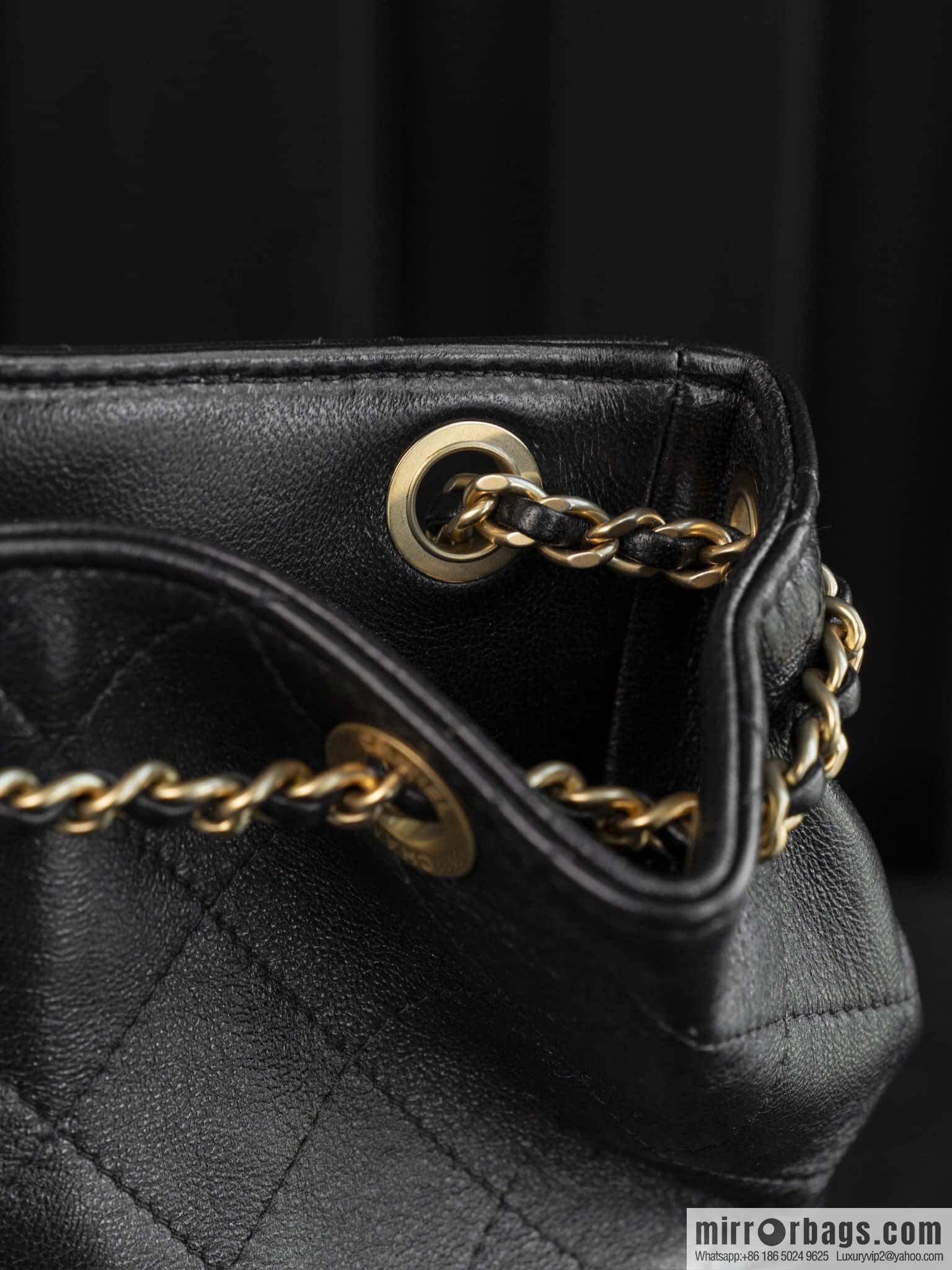 𝐂𝐡𝐚𝐧𝐞𝐥 𝟐𝟓𝐜 early spring vacation series, backpack, black gold 🖤 AS5310
