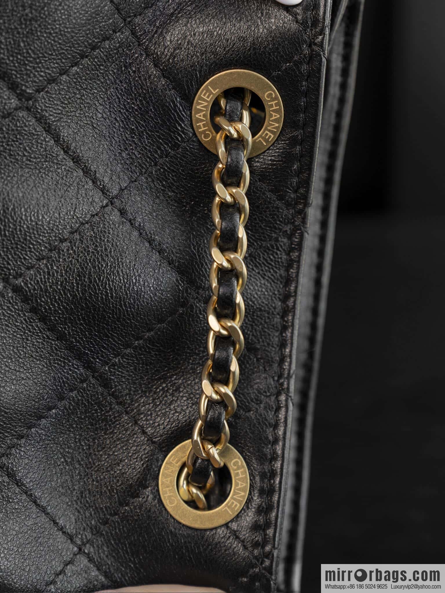 𝐂𝐡𝐚𝐧𝐞𝐥 𝟐𝟓𝐜 early spring vacation series, backpack, black gold 🖤 AS5310