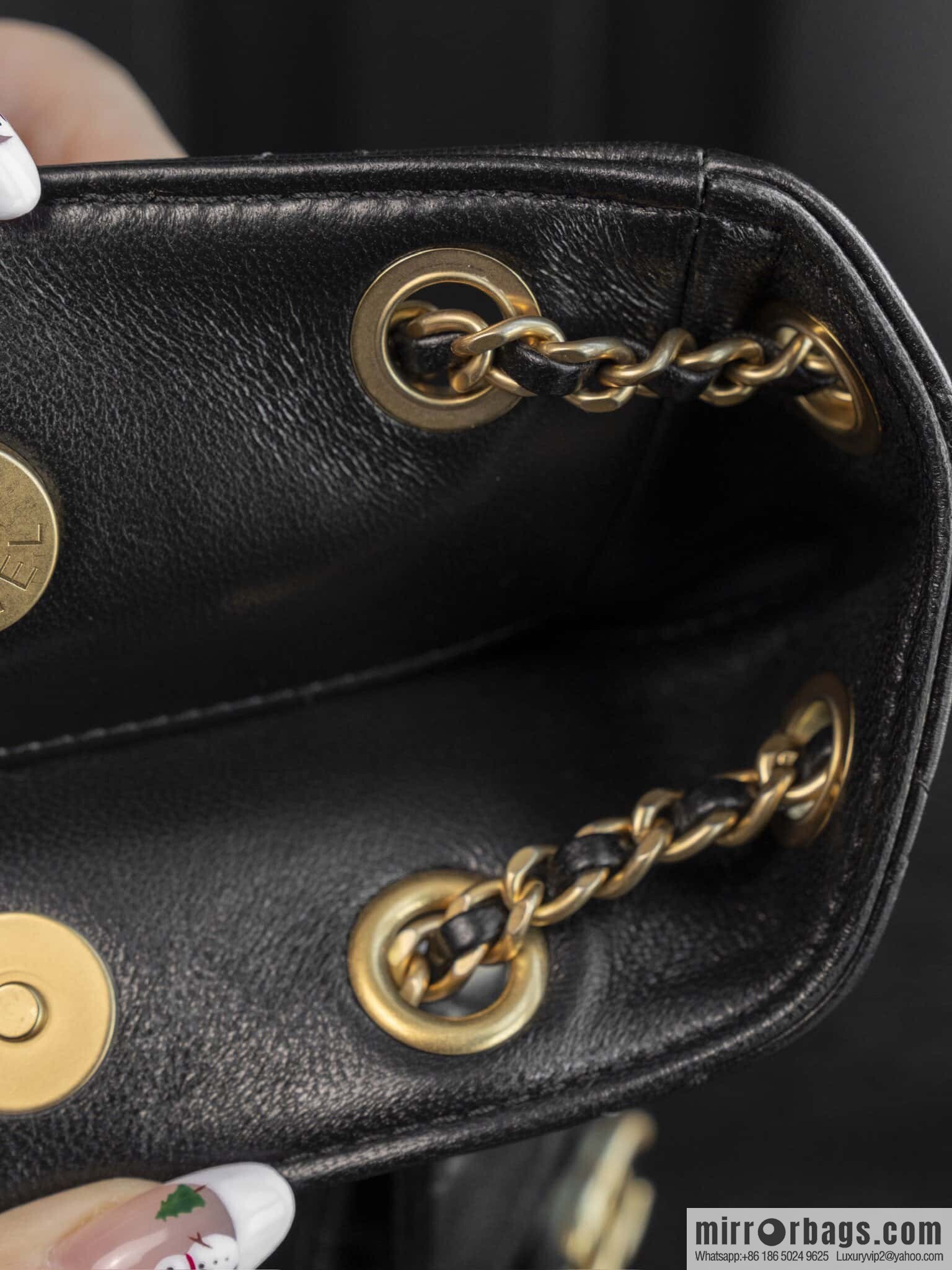 𝐂𝐡𝐚𝐧𝐞𝐥 𝟐𝟓𝐜 early spring vacation series, backpack, black gold 🖤 AS5310