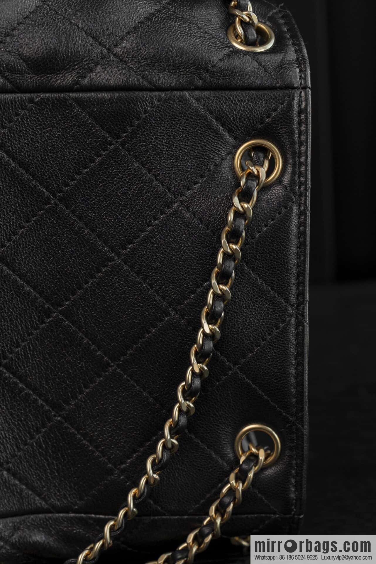 𝐂𝐡𝐚𝐧𝐞𝐥 𝟐𝟓𝐜 early spring vacation series, backpack, black gold 🖤 AS5310