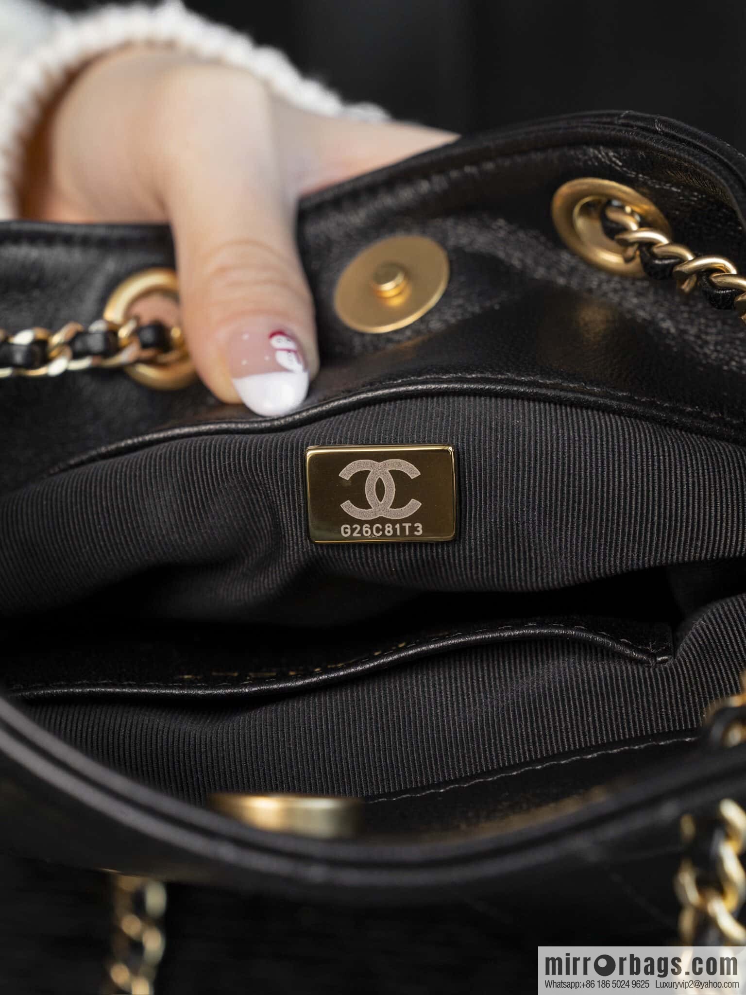 𝐂𝐡𝐚𝐧𝐞𝐥 𝟐𝟓𝐜 early spring vacation series, backpack, black gold 🖤 AS5310