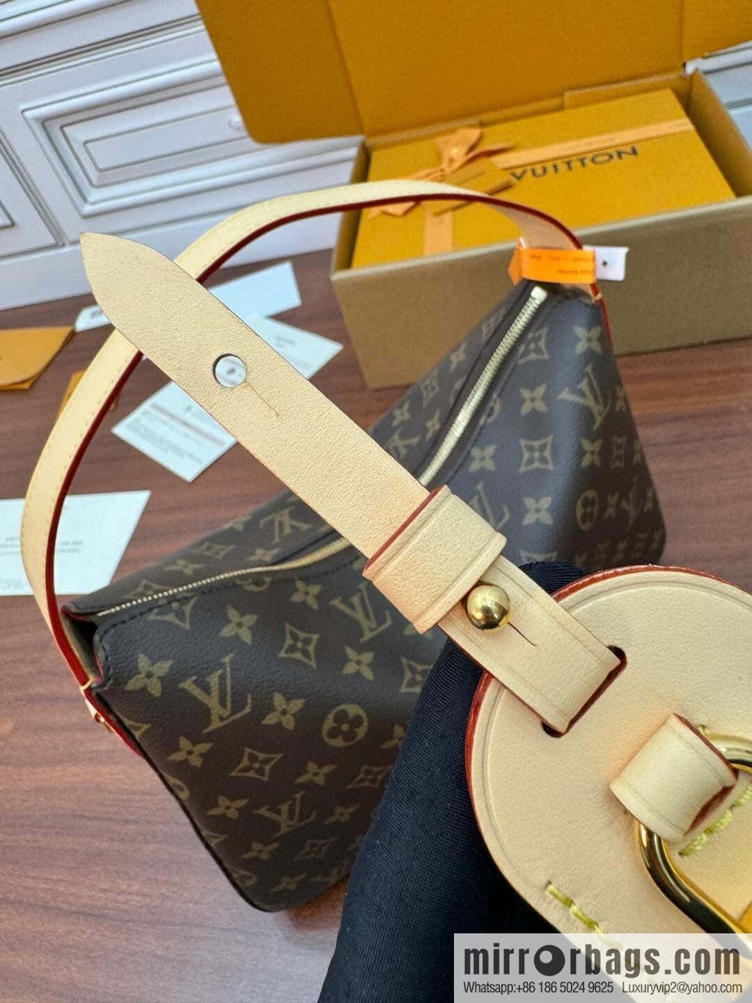 LV M11952 Slouchy PM