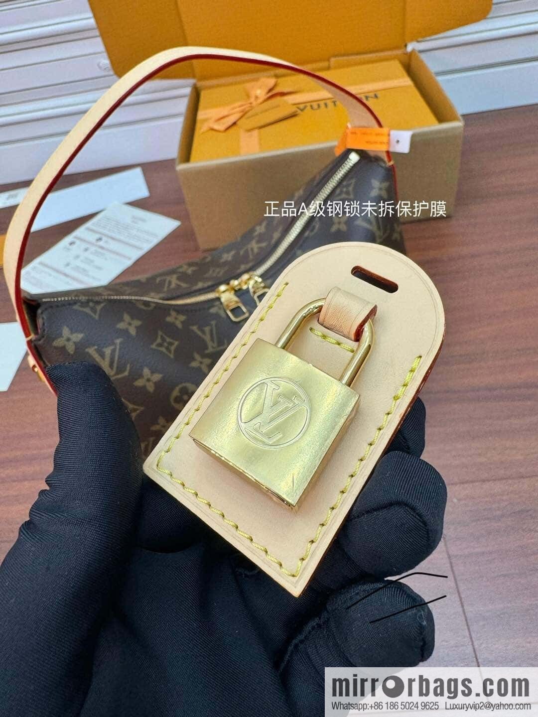 LV M11952 Slouchy PM