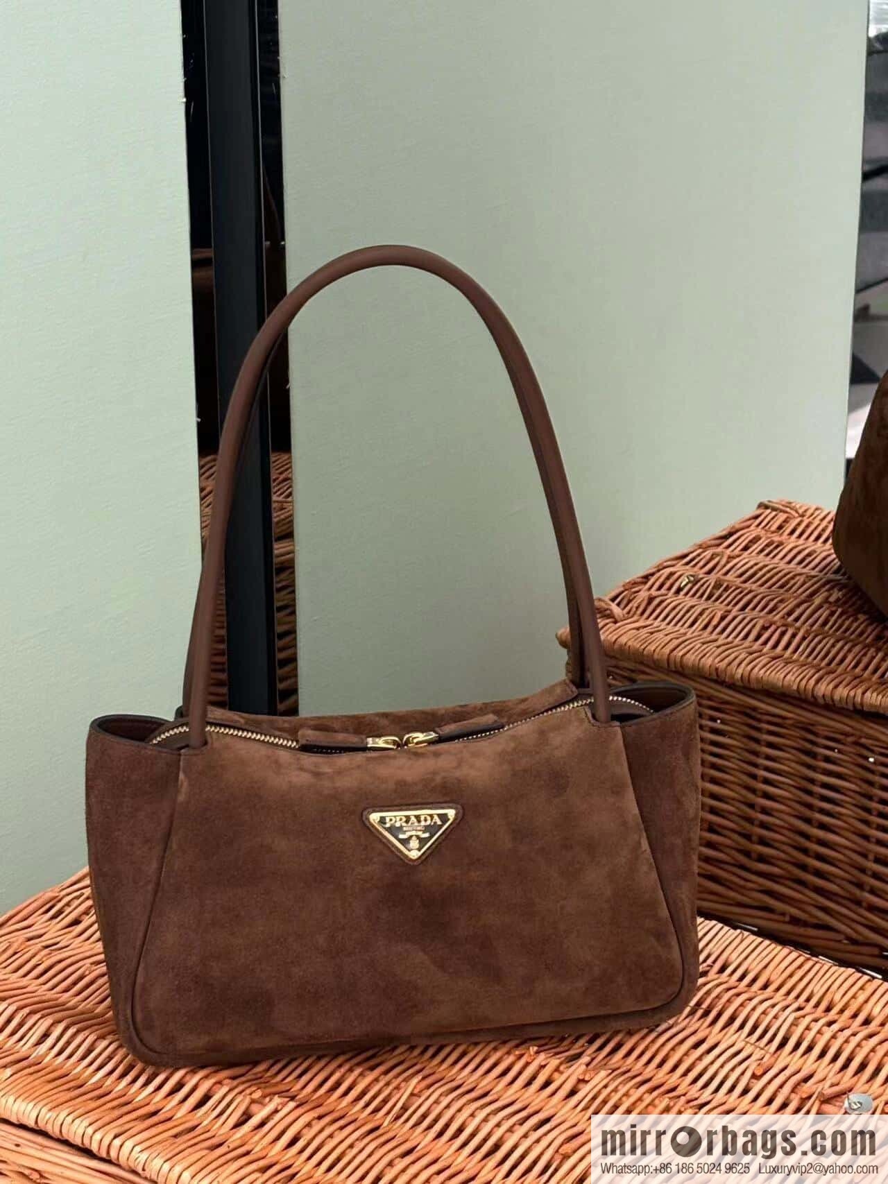 PRADA 🎉 new 🎉 1BA444 shoulder/matte leather🎉🎉
