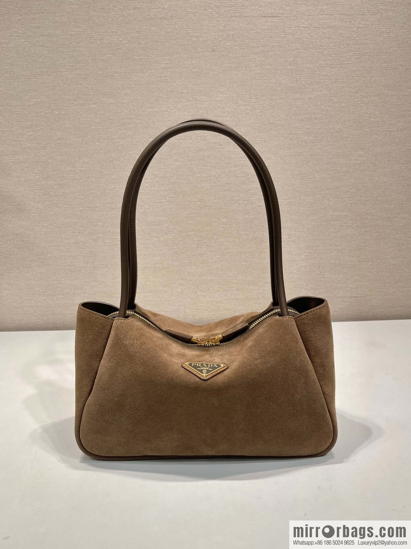 PRADA 🎉 new 🎉 1BA444 shoulder/matte leather🎉🎉