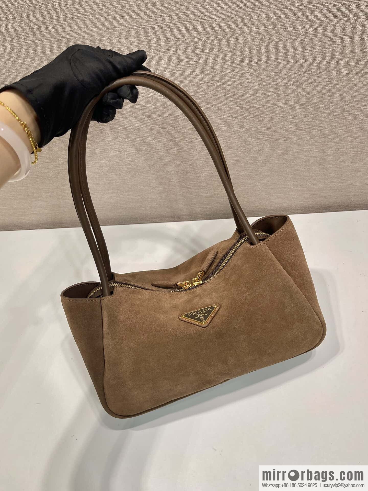 PRADA 🎉 new 🎉 1BA444 shoulder/matte leather🎉🎉