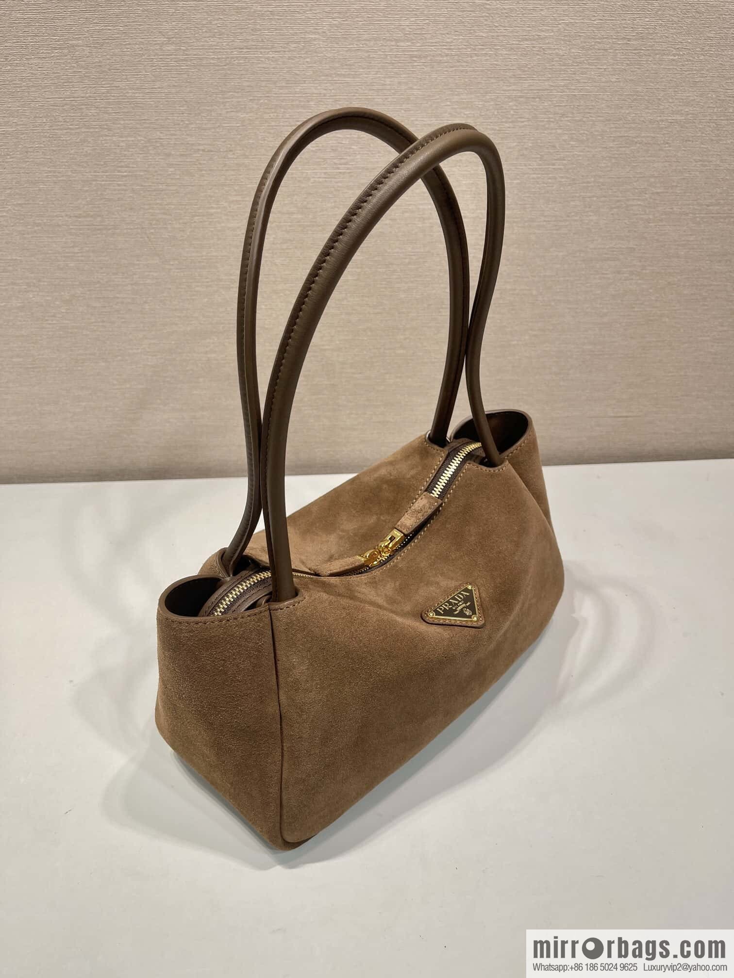 PRADA 🎉 new 🎉 1BA444 shoulder/matte leather🎉🎉