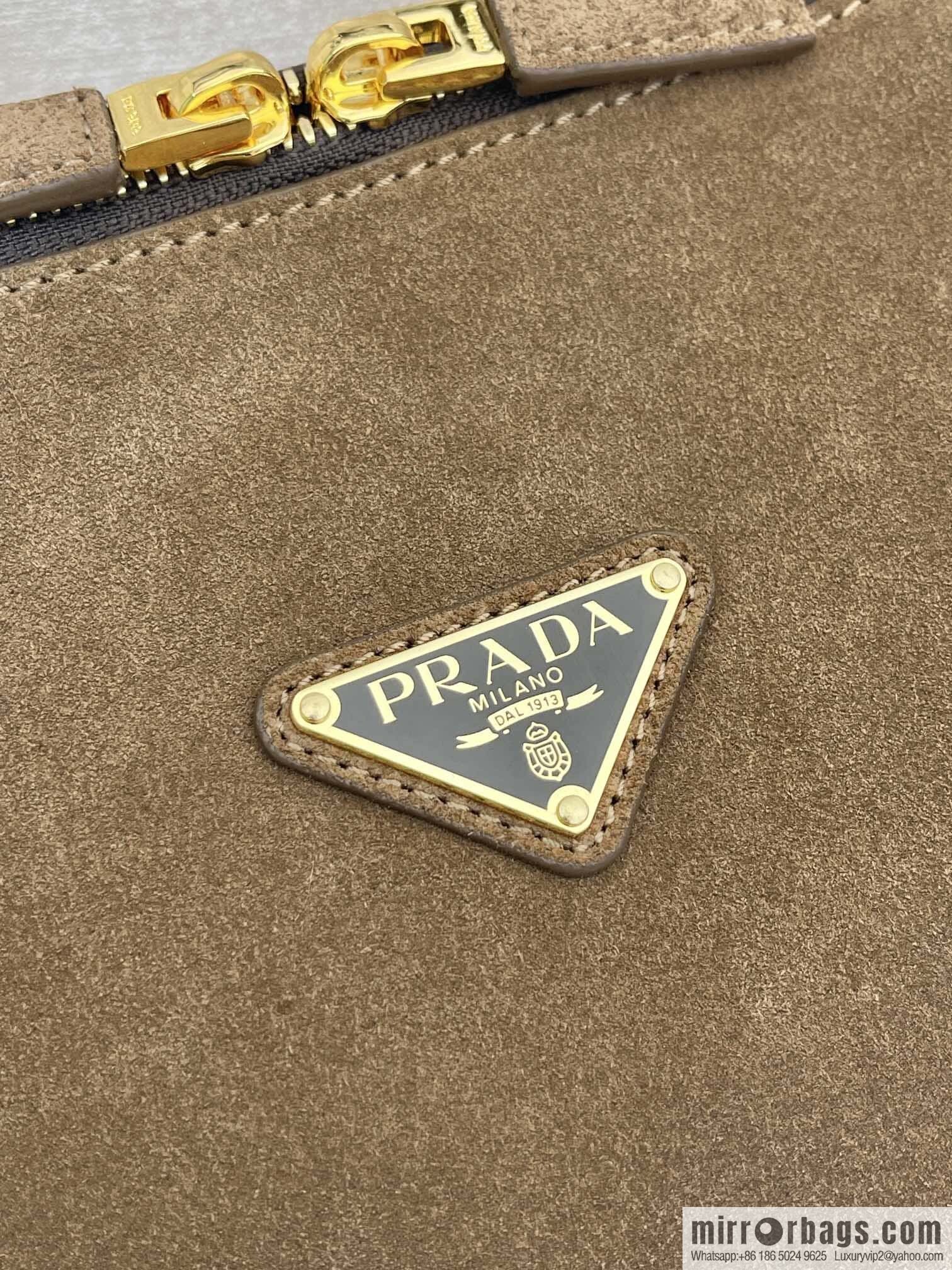 PRADA 🎉 new 🎉 1BA444 shoulder/matte leather🎉🎉