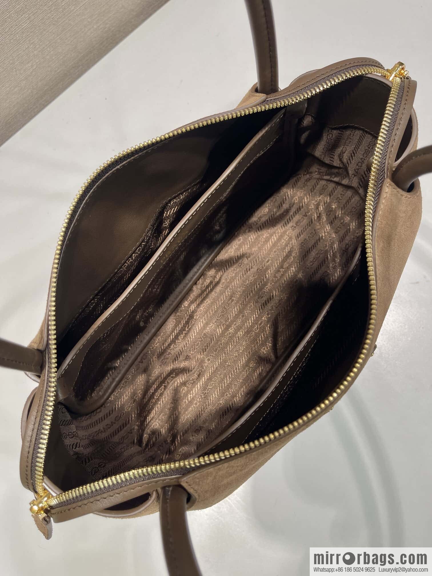 PRADA 🎉 new 🎉 1BA444 shoulder/matte leather🎉🎉