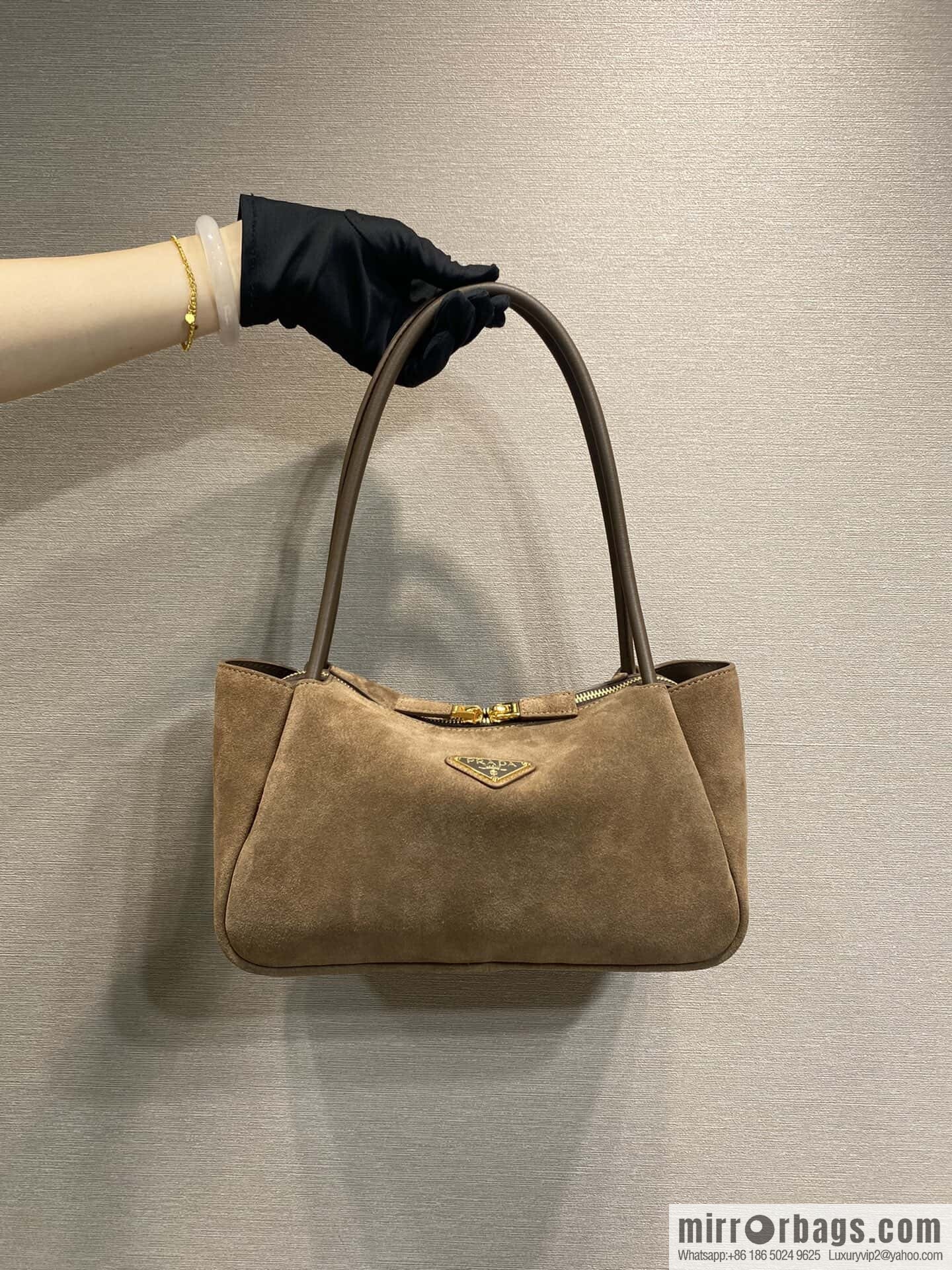 PRADA 🎉 new 🎉 1BA444 shoulder/matte leather🎉🎉