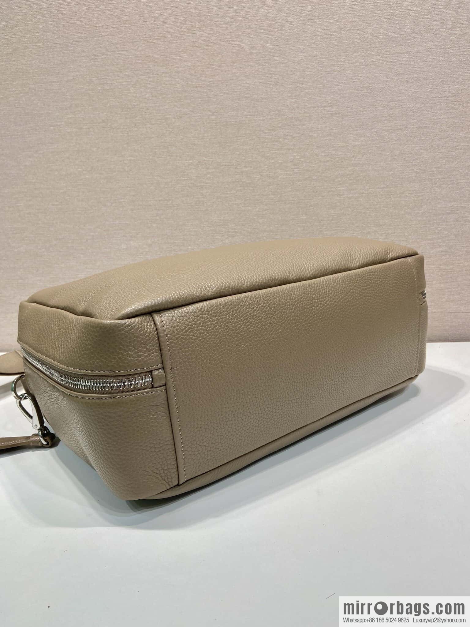 PRADA 🎉 new briefcase 🎉 2VE339 extra large🎉🎉