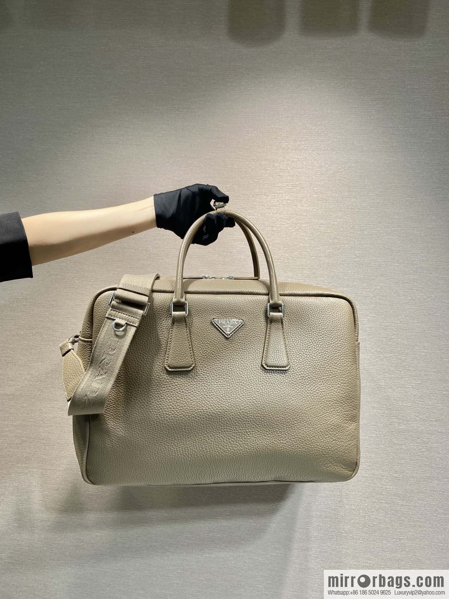 PRADA 🎉 new briefcase 🎉 2VE339 extra large🎉🎉
