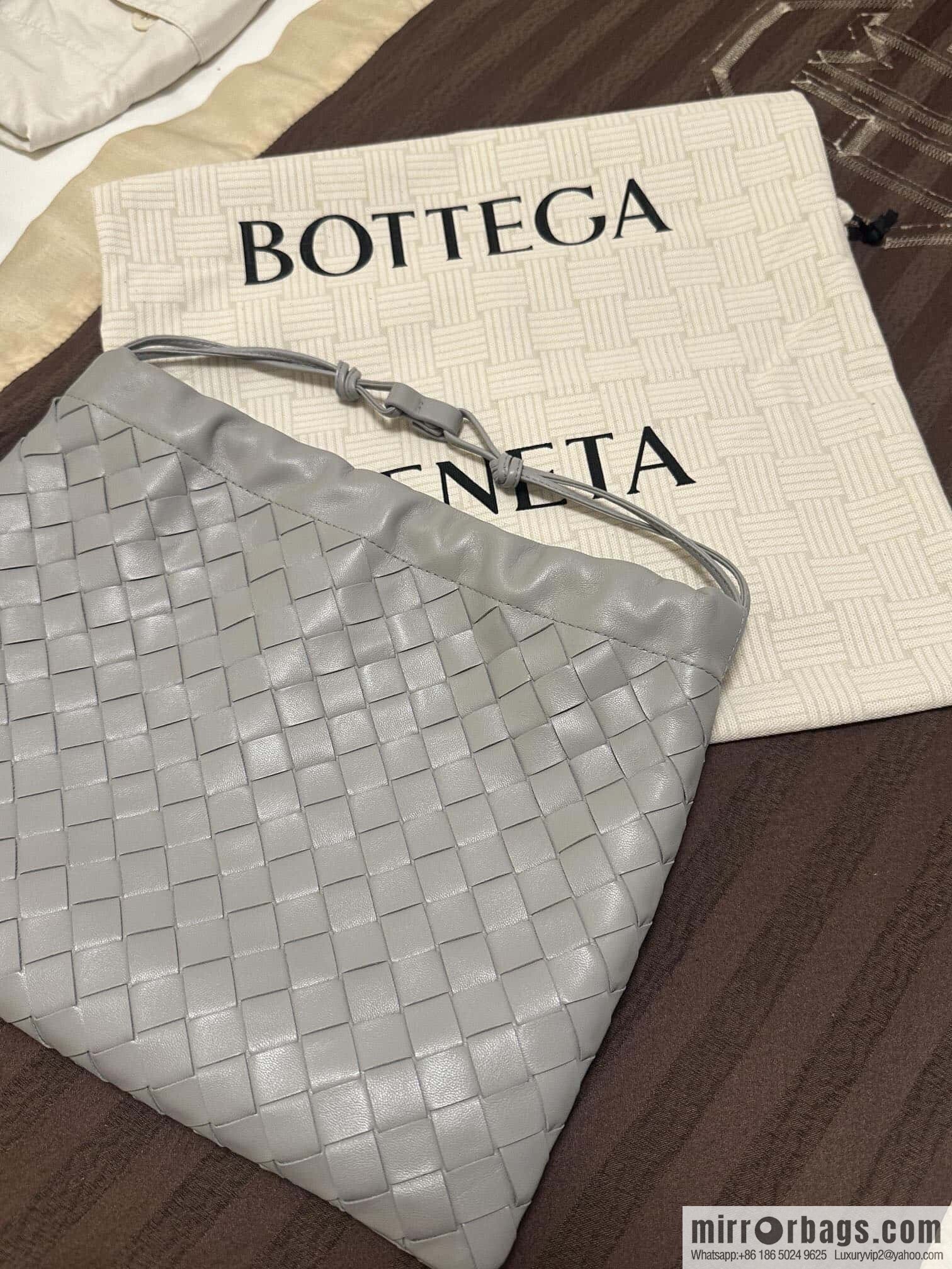 BV Medium Dustbag Clutch 796728 Silver Grey