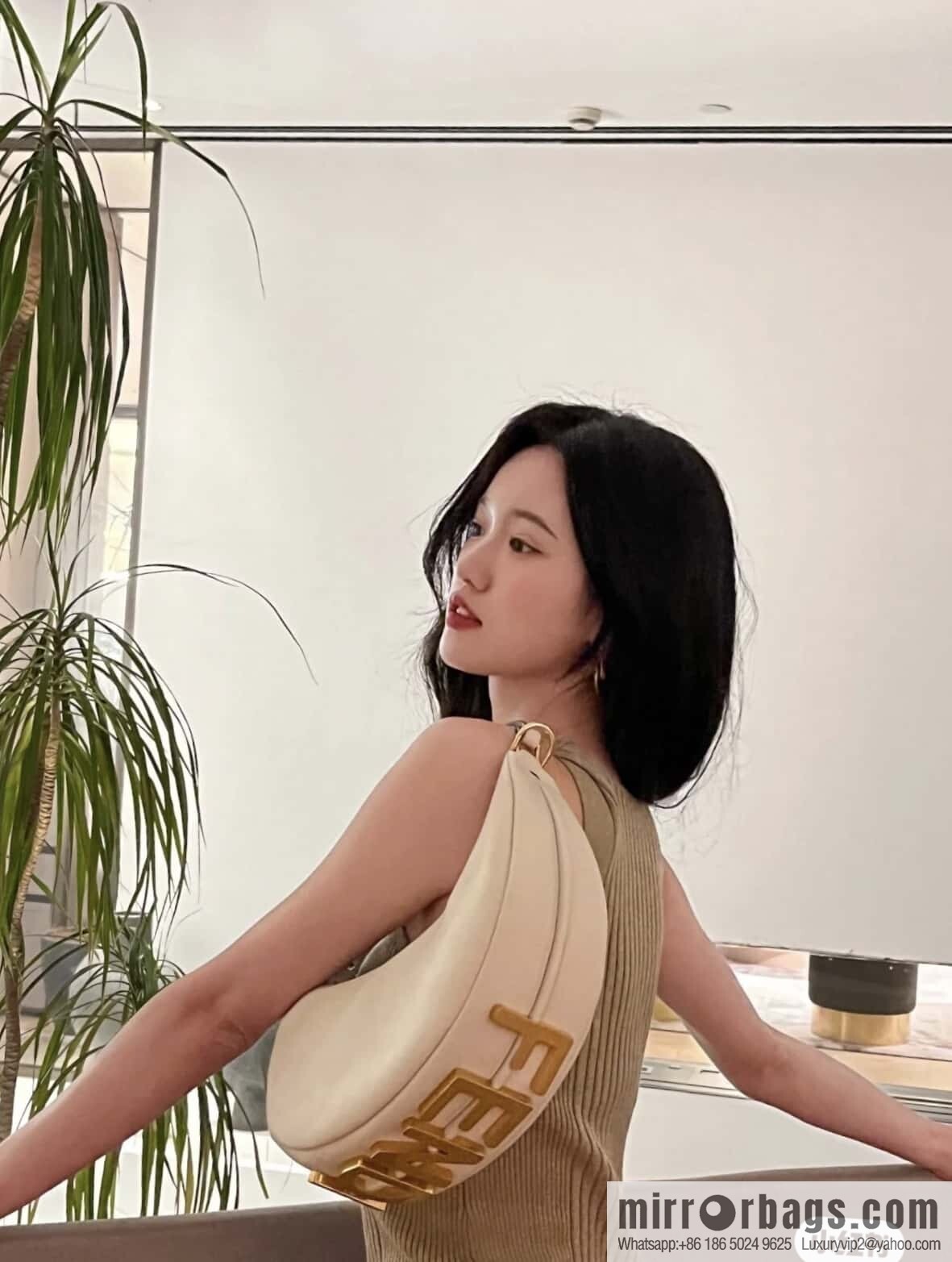 FENDI Fendigraphy armpit bag, model number: 80056m white