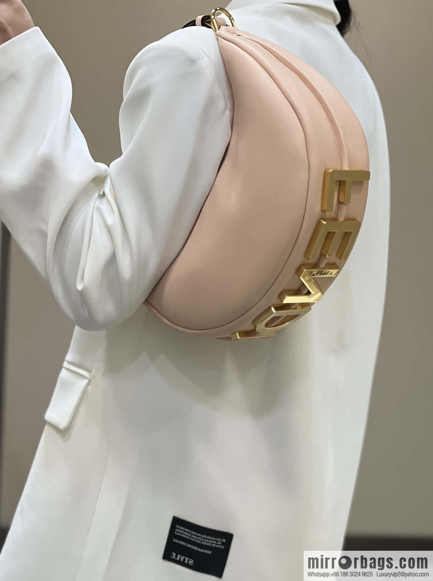 FENDI Fendigraphy armpit bag, model number: 80056m powder