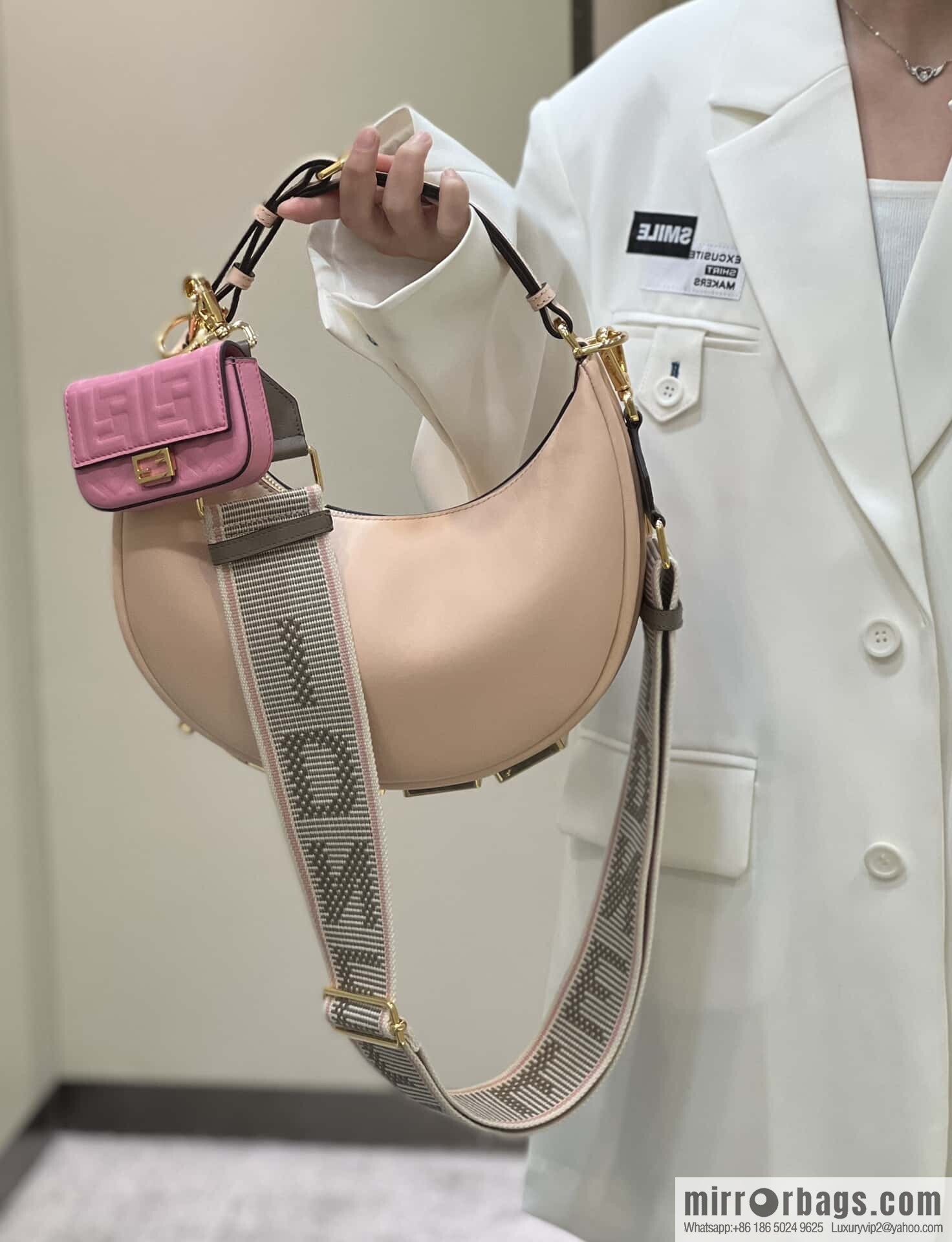 FENDI Fendigraphy armpit bag, model number: 80056m powder