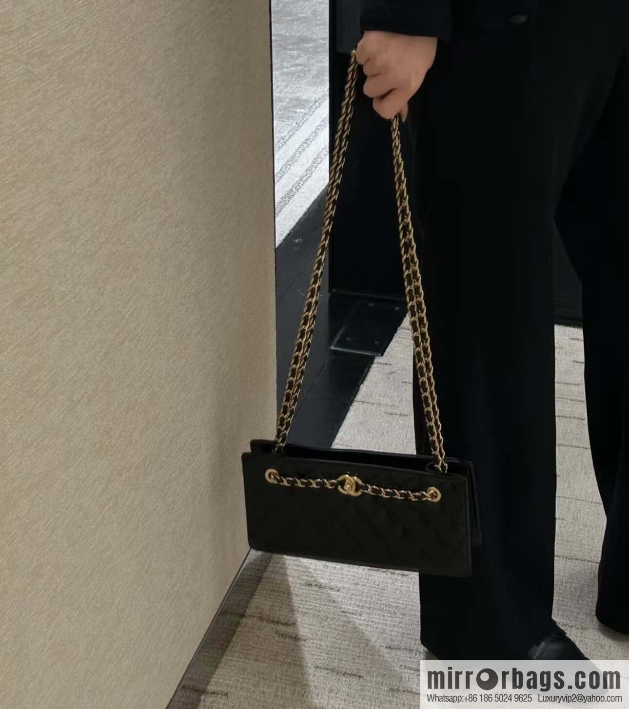 𝐂𝐡𝐚𝐧𝐞𝐥 𝟐𝟒𝐤 catwalk model, retro dinner bag, black 🖤 AS5203