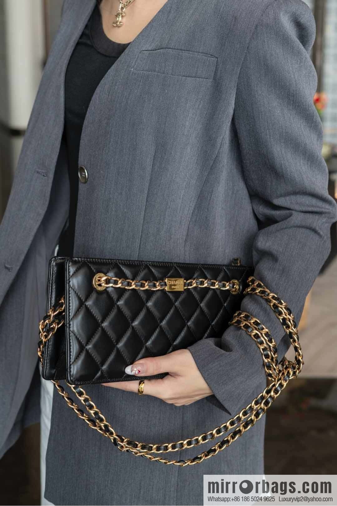 𝐂𝐡𝐚𝐧𝐞𝐥 𝟐𝟒𝐤 catwalk model, retro dinner bag, black 🖤 AS5203