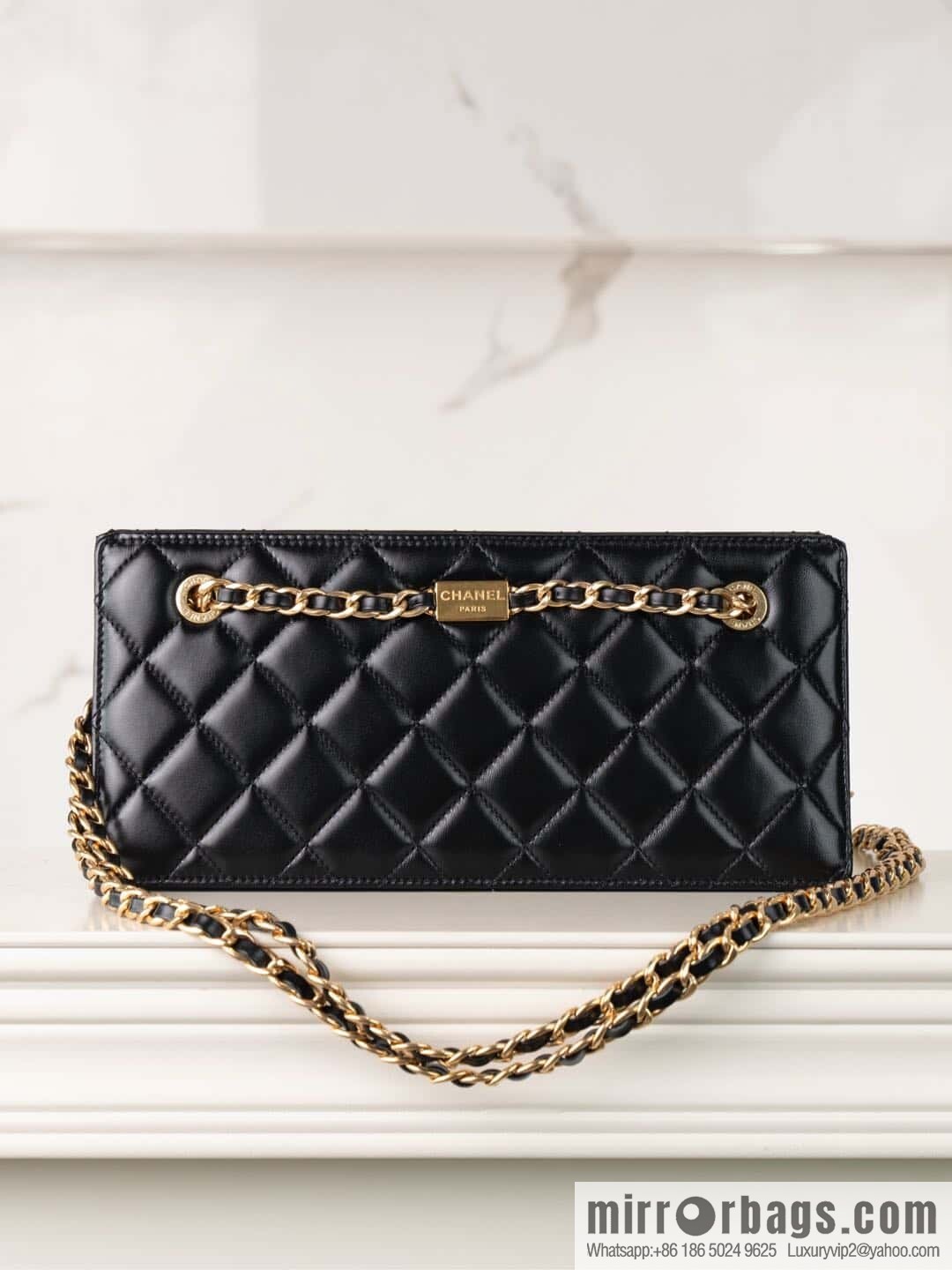 𝐂𝐡𝐚𝐧𝐞𝐥 𝟐𝟒𝐤 catwalk model, retro dinner bag, black 🖤 AS5203