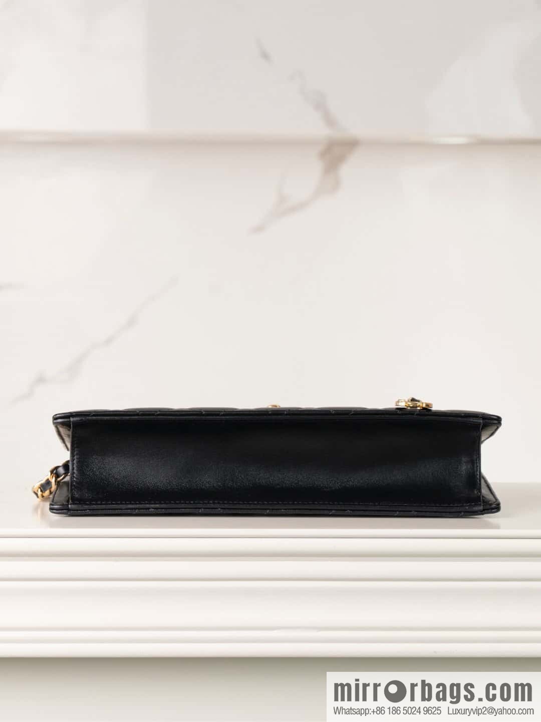 𝐂𝐡𝐚𝐧𝐞𝐥 𝟐𝟒𝐤 catwalk model, retro dinner bag, black 🖤 AS5203