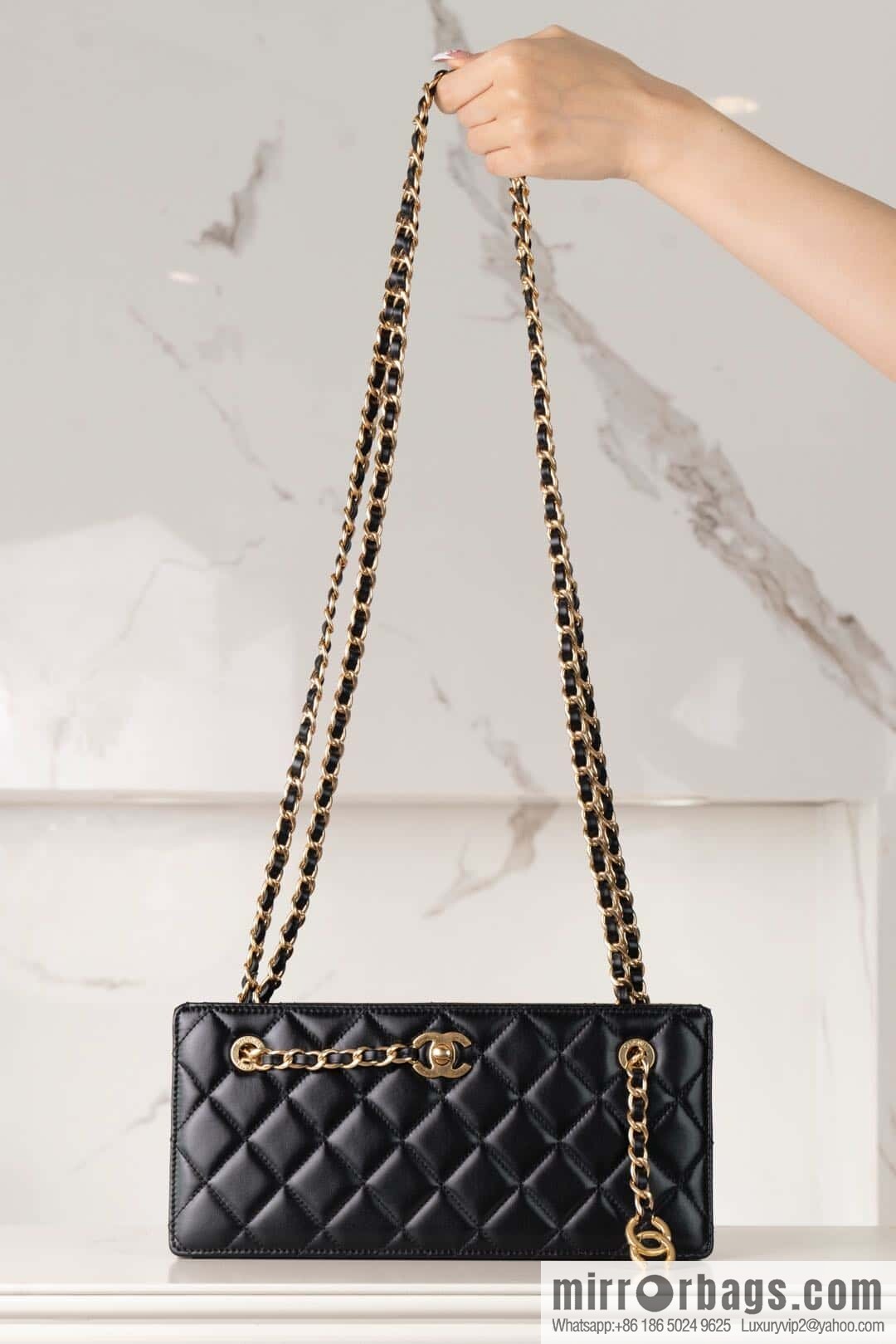 𝐂𝐡𝐚𝐧𝐞𝐥 𝟐𝟒𝐤 catwalk model, retro dinner bag, black 🖤 AS5203