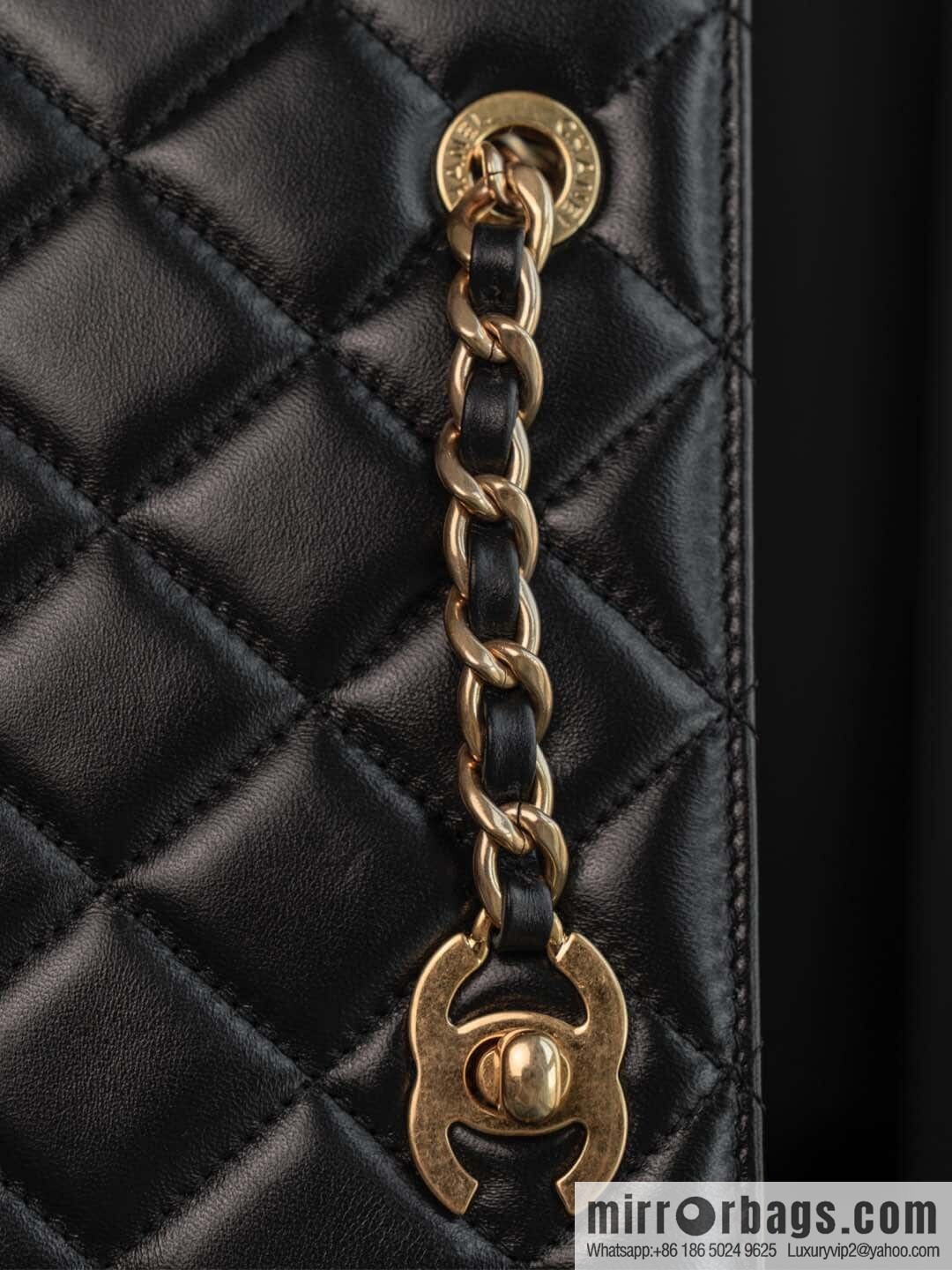 𝐂𝐡𝐚𝐧𝐞𝐥 𝟐𝟒𝐤 catwalk model, retro dinner bag, black 🖤 AS5203
