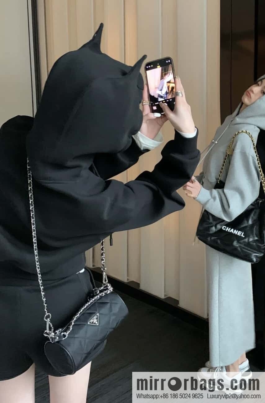 PRADA 🎉 Hobo 🎉 1 NE 546 Pillow Bag🎉🎉
