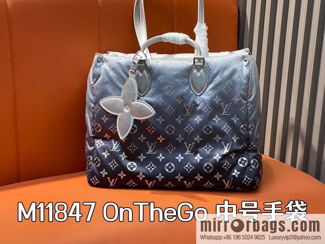 [Boutique‑grade] M11847 silver down, square bag series, this OnTheGo medium handbag.