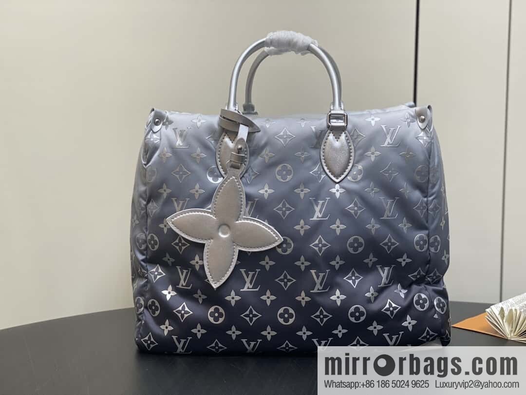[Boutique‑grade] M11847 silver down, square bag series, this OnTheGo medium handbag.
