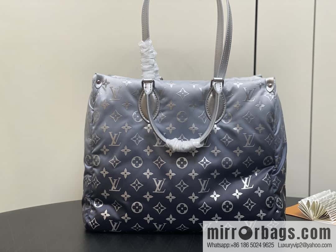 [Boutique‑grade] M11847 silver down, square bag series, this OnTheGo medium handbag.