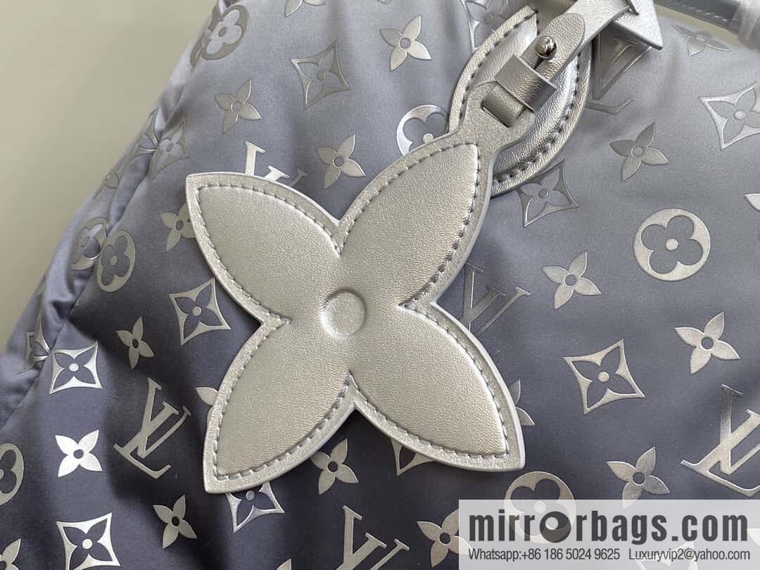 [Boutique‑grade] M11847 silver down, square bag series, this OnTheGo medium handbag.