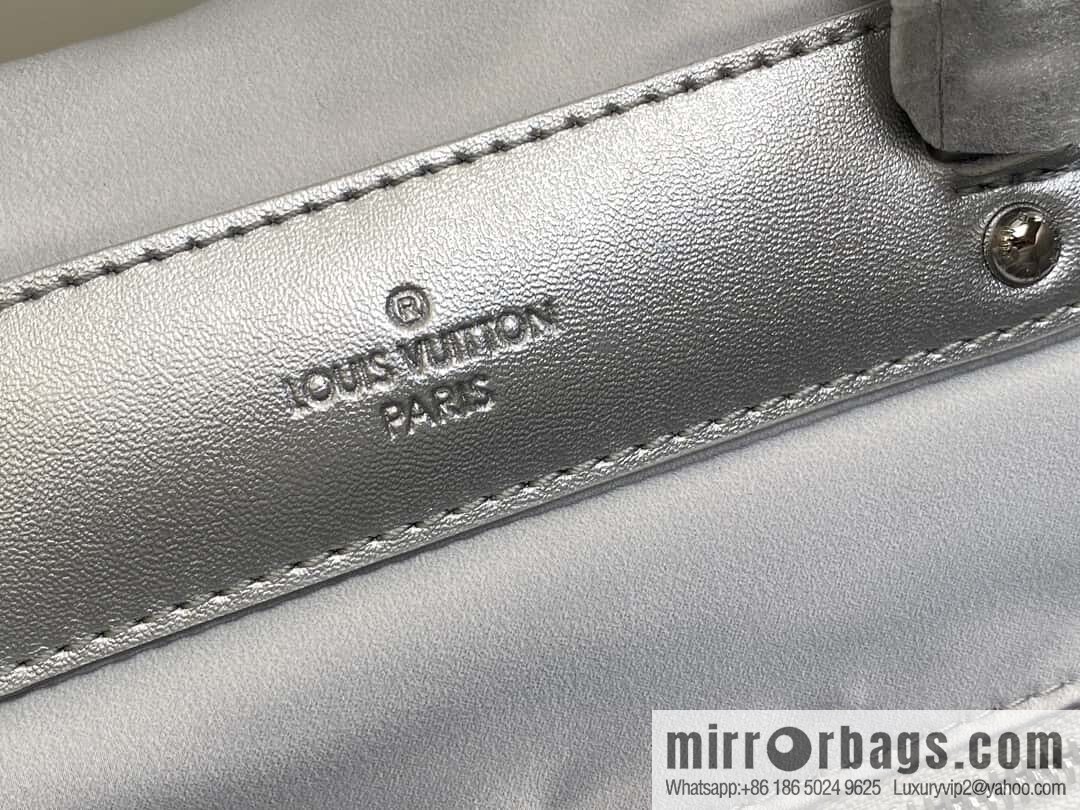 [Boutique‑grade] M11847 silver down, square bag series, this OnTheGo medium handbag.