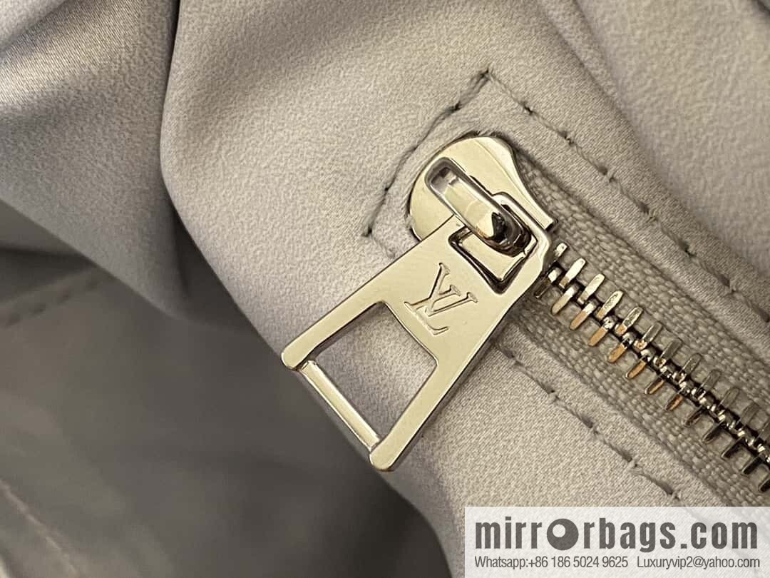 [Boutique‑grade] M11847 silver down, square bag series, this OnTheGo medium handbag.