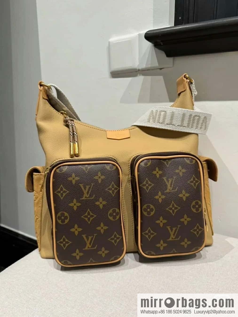 [Boutique‑grade] M12697 presbyopia brown, men's bag messenger bag series HOBO CARGO handbag