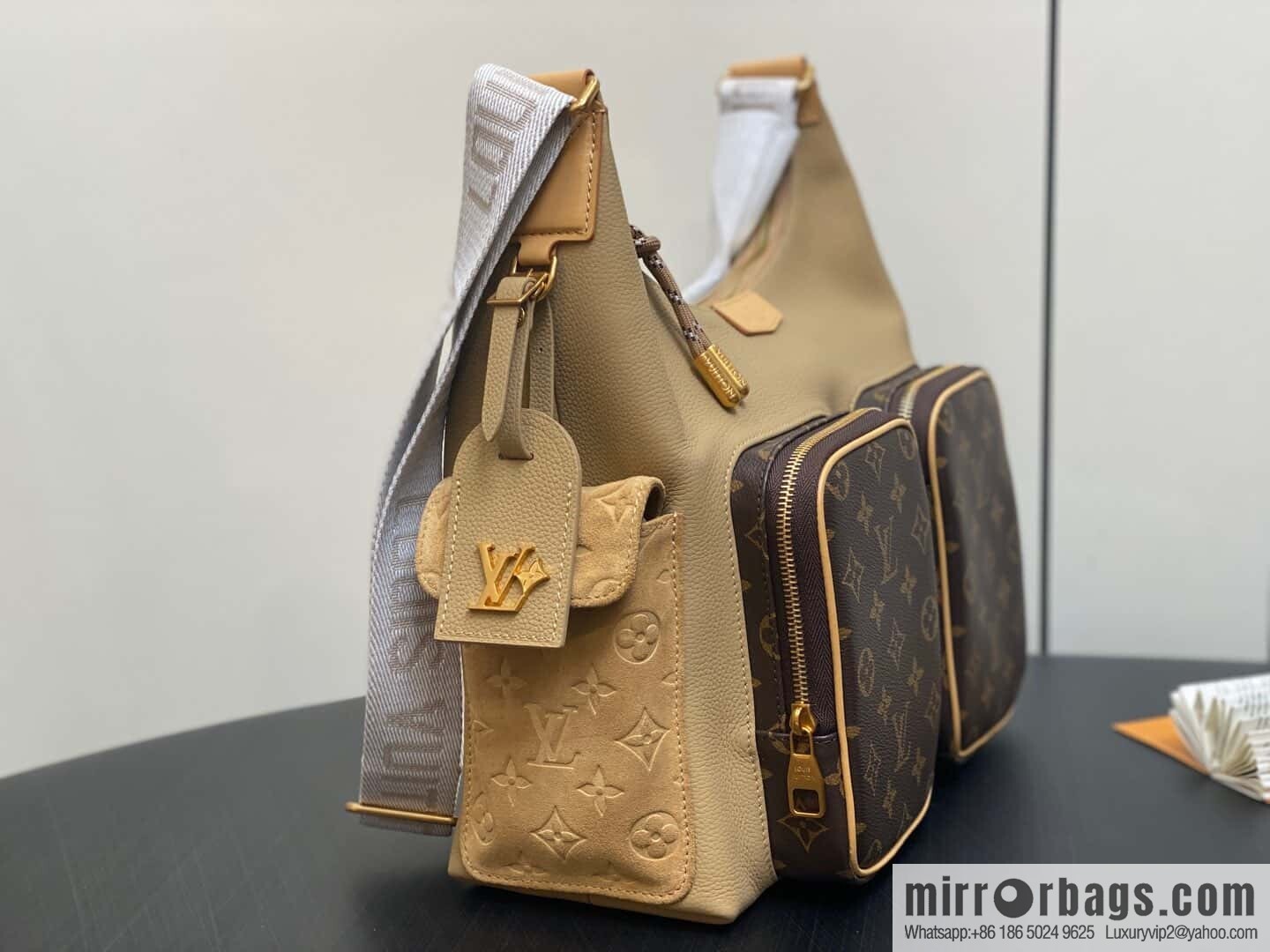 [Boutique‑grade] M12697 presbyopia brown, men's bag messenger bag series HOBO CARGO handbag