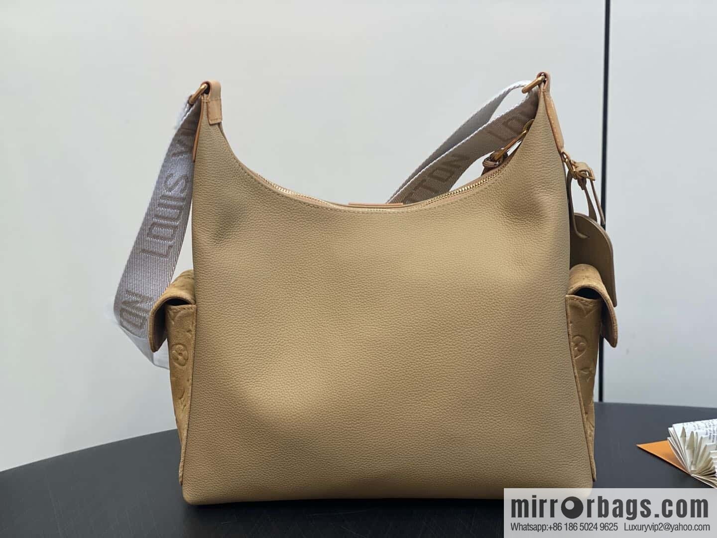 [Boutique‑grade] M12697 presbyopia brown, men's bag messenger bag series HOBO CARGO handbag