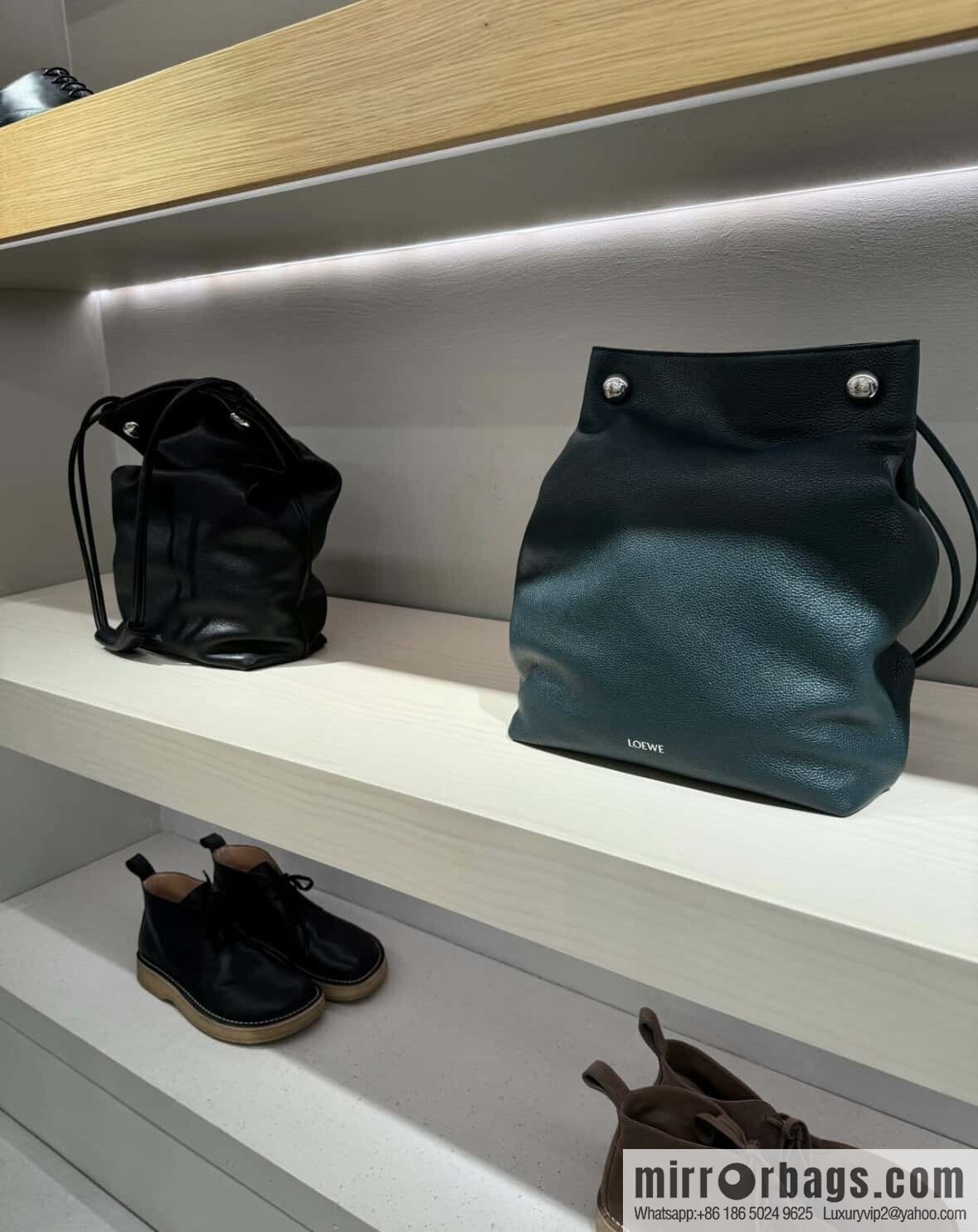 LOEWE Pebble hobo 0905 green