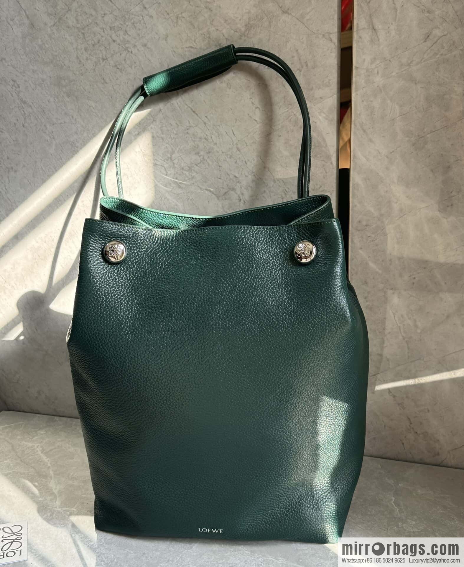 LOEWE Pebble hobo 0905 green