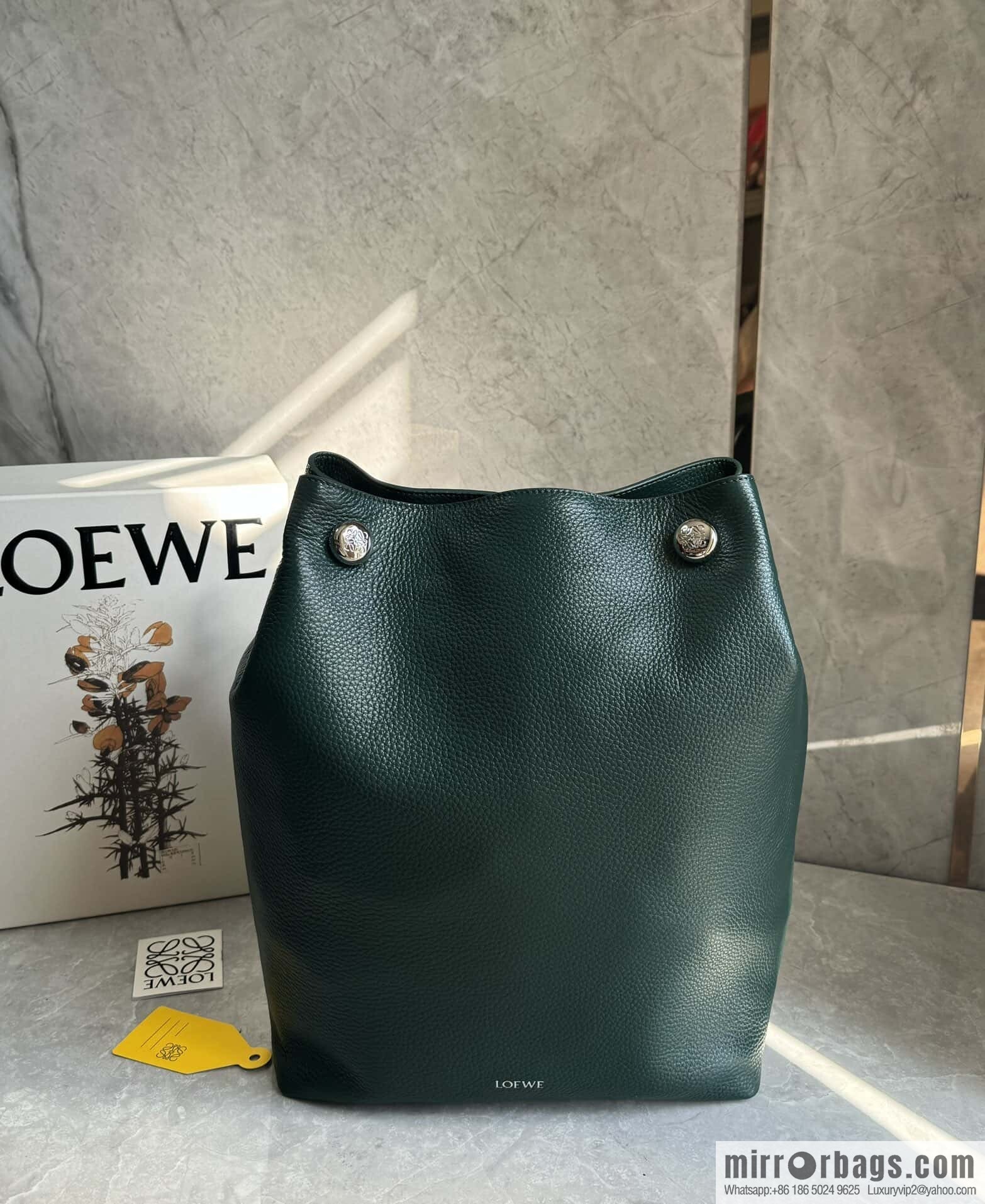 LOEWE Pebble hobo 0905 green