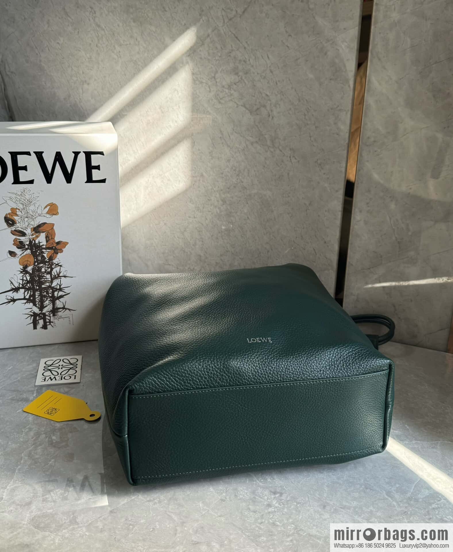LOEWE Pebble hobo 0905 green