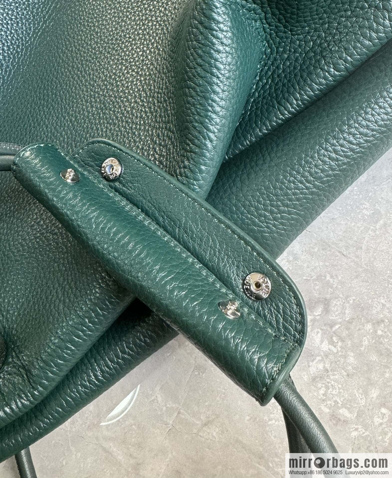 LOEWE Pebble hobo 0905 green