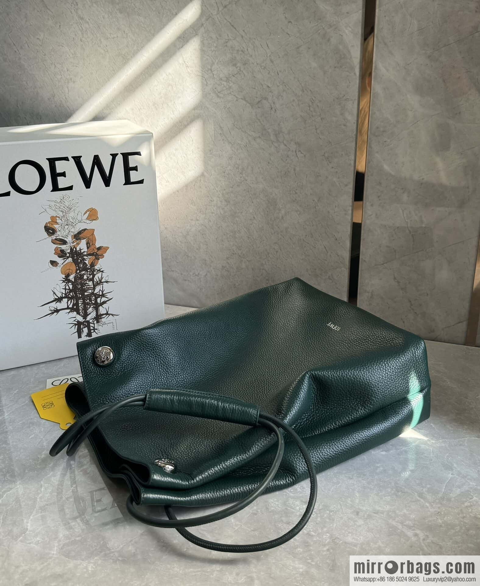LOEWE Pebble hobo 0905 green