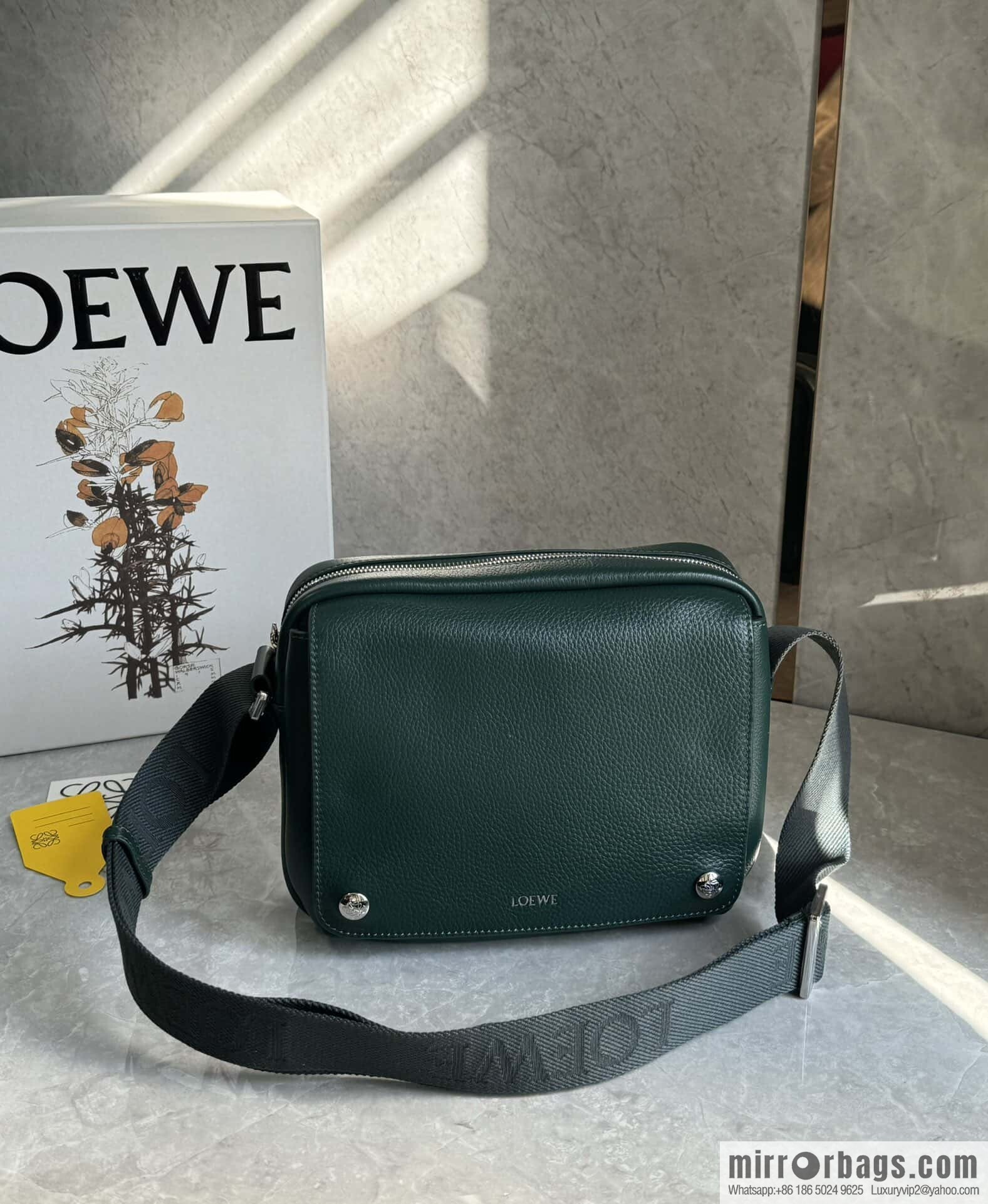 LOEWE latest | Pebble messenger bag 0522 green