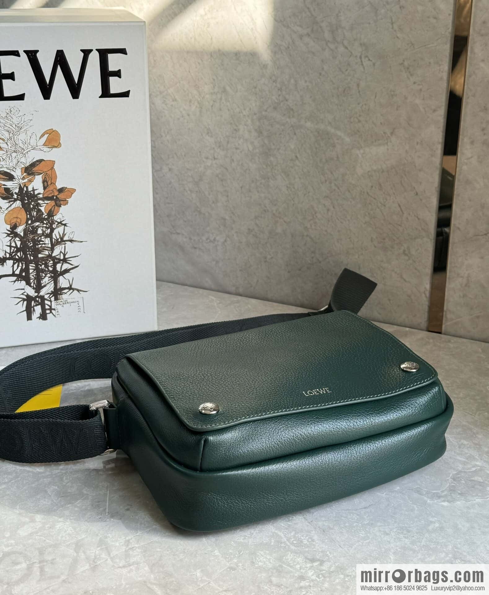 LOEWE latest | Pebble messenger bag 0522 green
